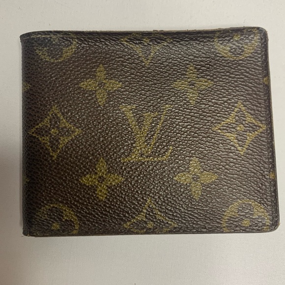 S O L D Louis Vuitton Bifold Monogram Wallet - Picture 3 of 17